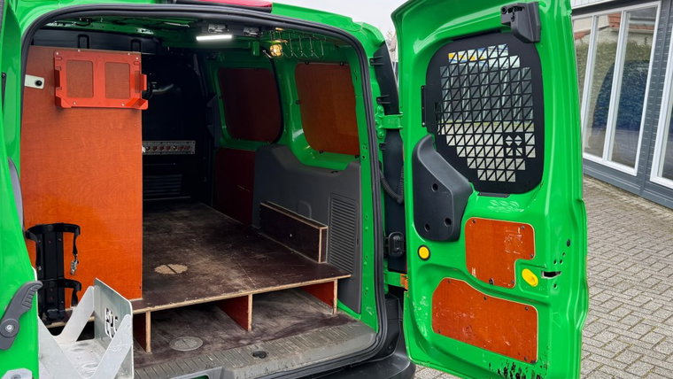Vehicle Image 13