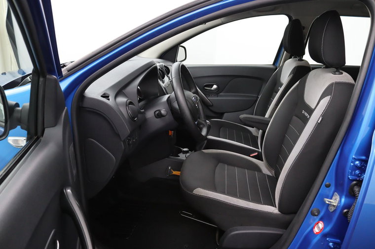 Vehicle Image 12