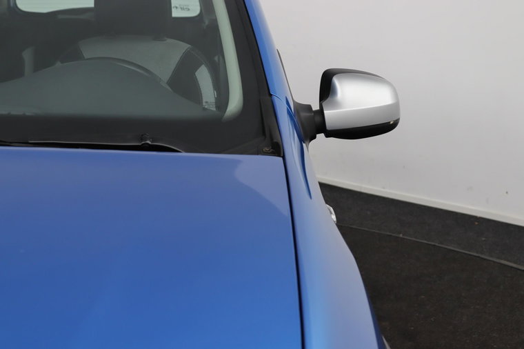 Vehicle Image 32