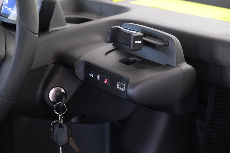 Vehicle Image 12