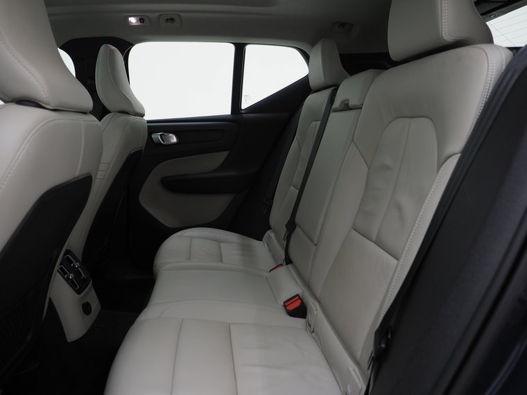 Vehicle Image 38