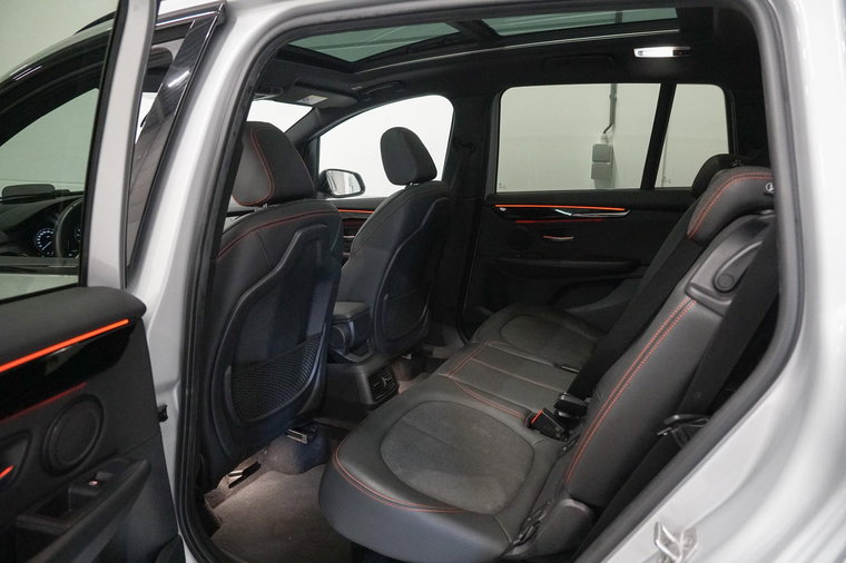Vehicle Image 32
