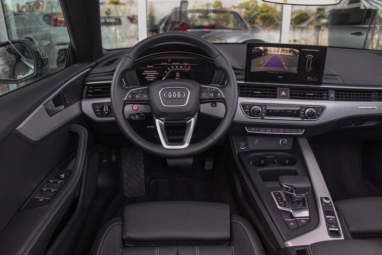 Vehicle Image 12