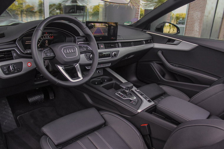 Vehicle Image 14