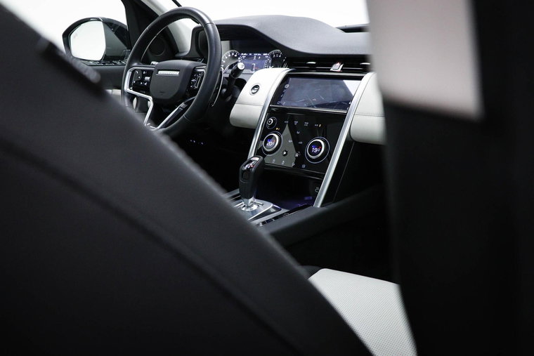 Vehicle Image 16