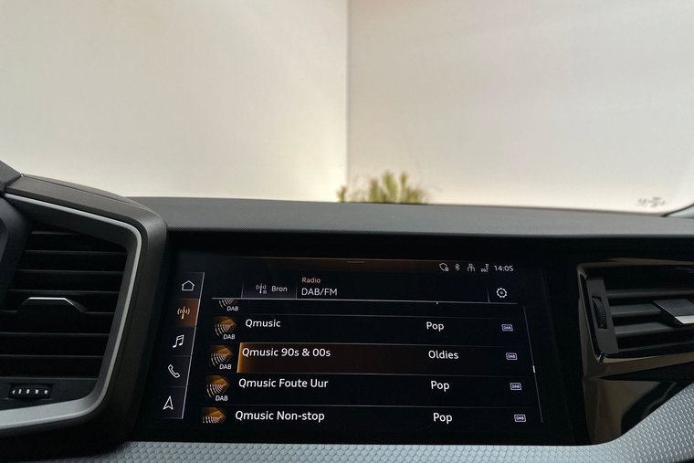 Vehicle Image 25