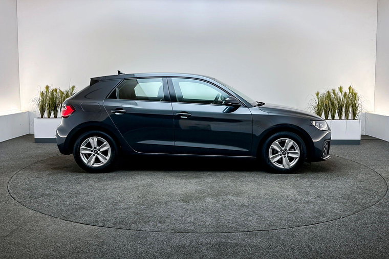 Vehicle Image 8