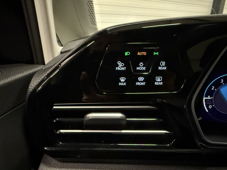 Vehicle Image 35