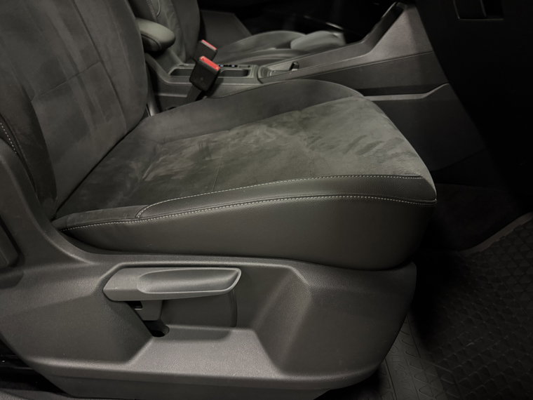 Vehicle Image 40