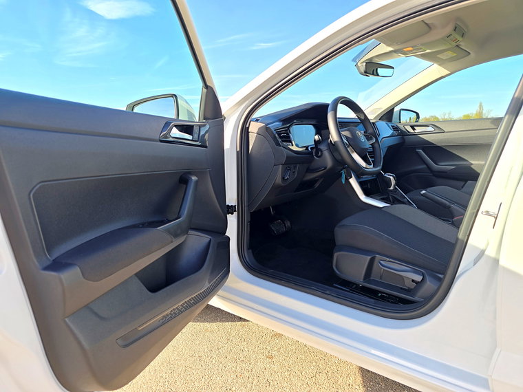 Vehicle Image 18