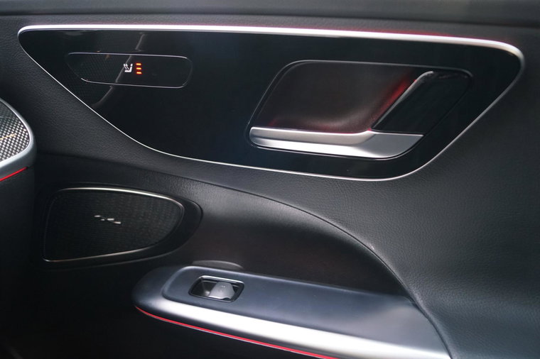 Vehicle Image 37