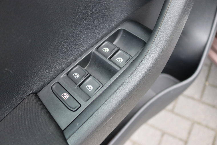 Vehicle Image 26