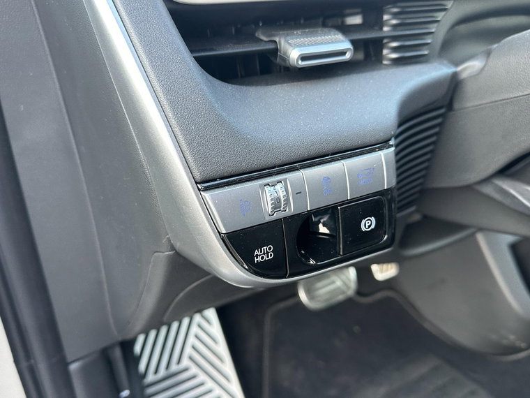 Vehicle Image 25