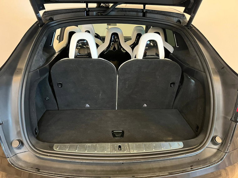 Vehicle Image 25