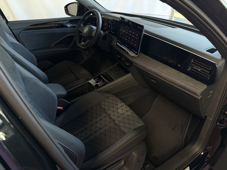 Vehicle Image 32