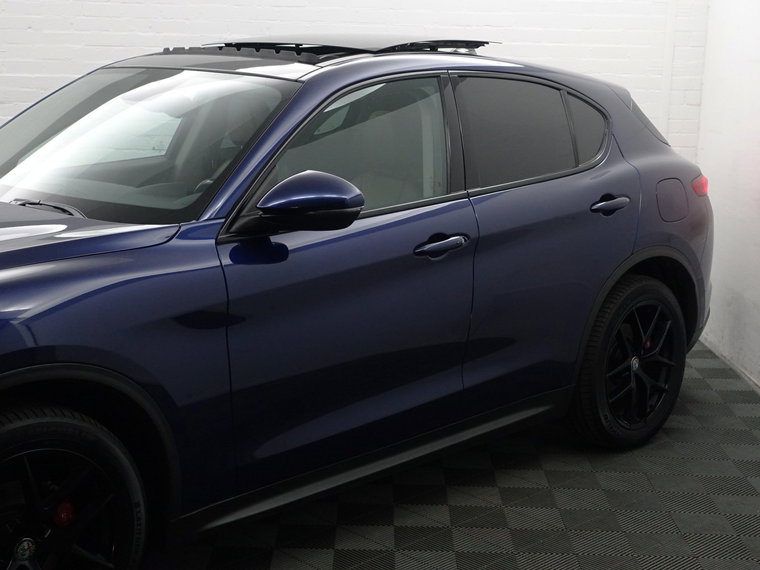 Vehicle Image 32
