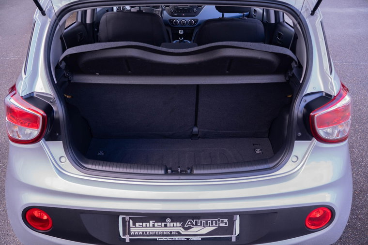 Vehicle Image 12