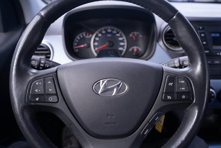 Vehicle Image 16