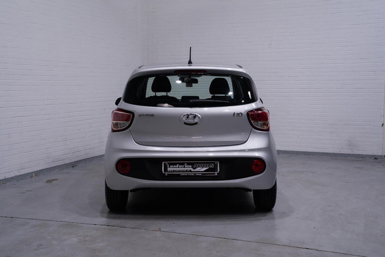 Vehicle Image 8