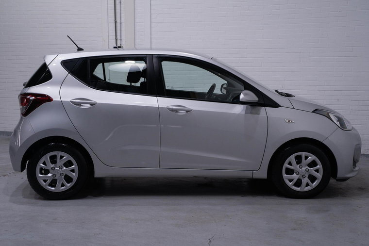 Vehicle Image 10
