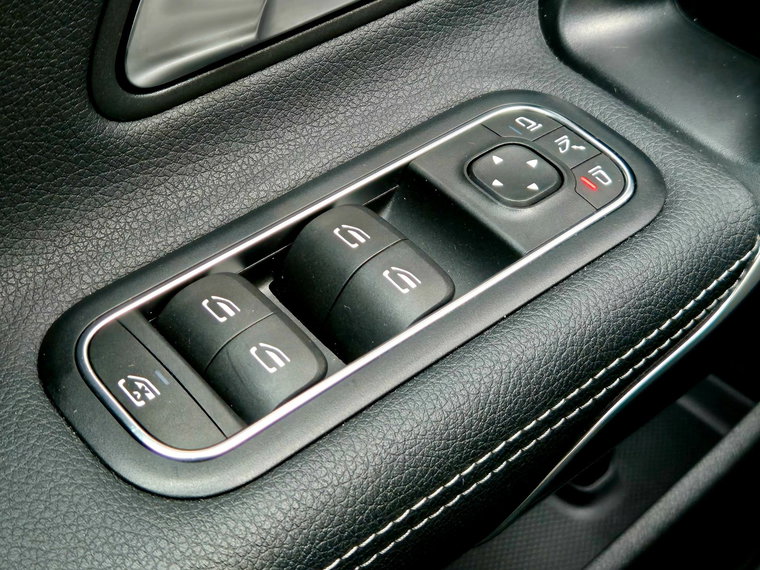 Vehicle Image 33