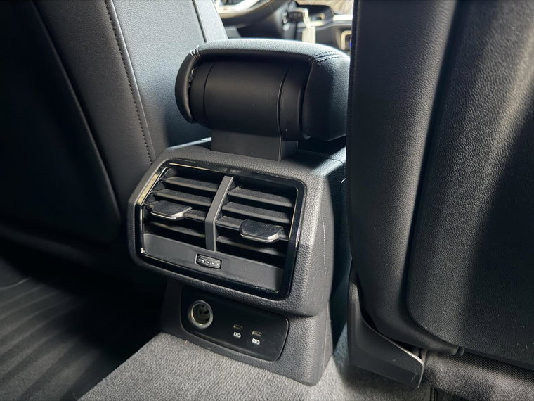 Vehicle Image 52