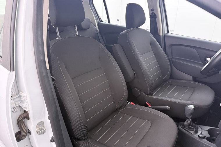 Vehicle Image 13