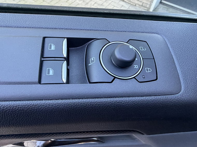 Vehicle Image 41