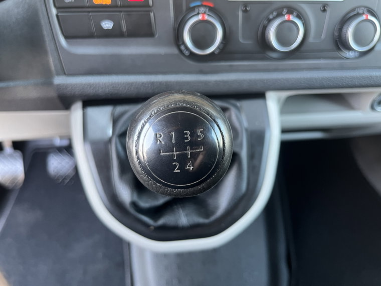 Vehicle Image 32