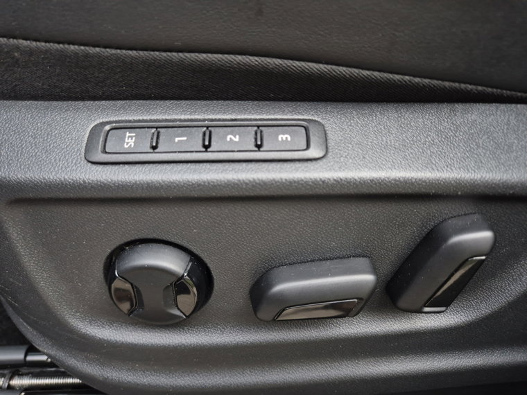 Vehicle Image 38
