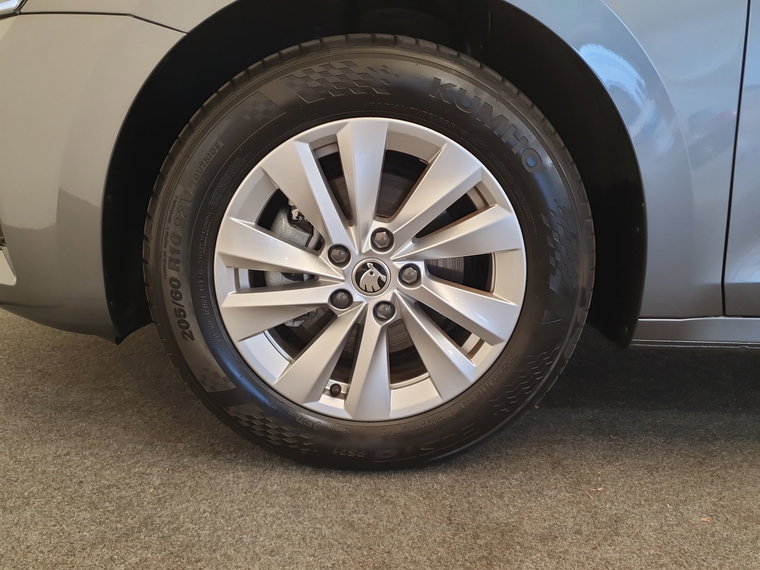 Vehicle Image 18