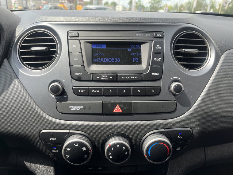 Vehicle Image 14