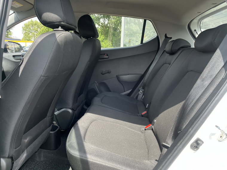 Vehicle Image 16