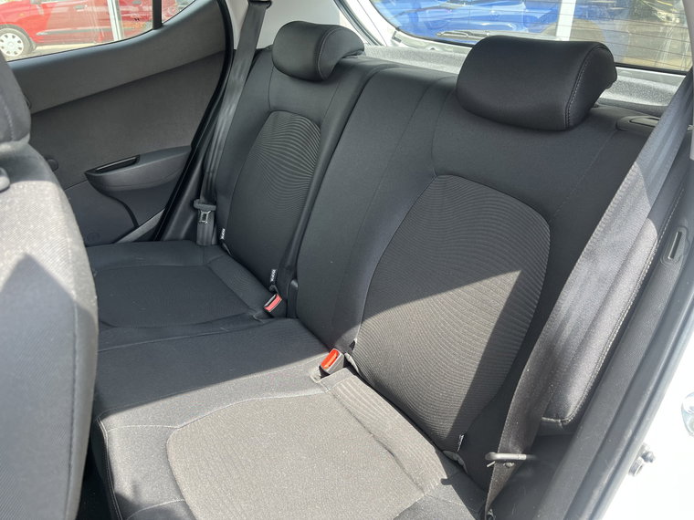 Vehicle Image 17