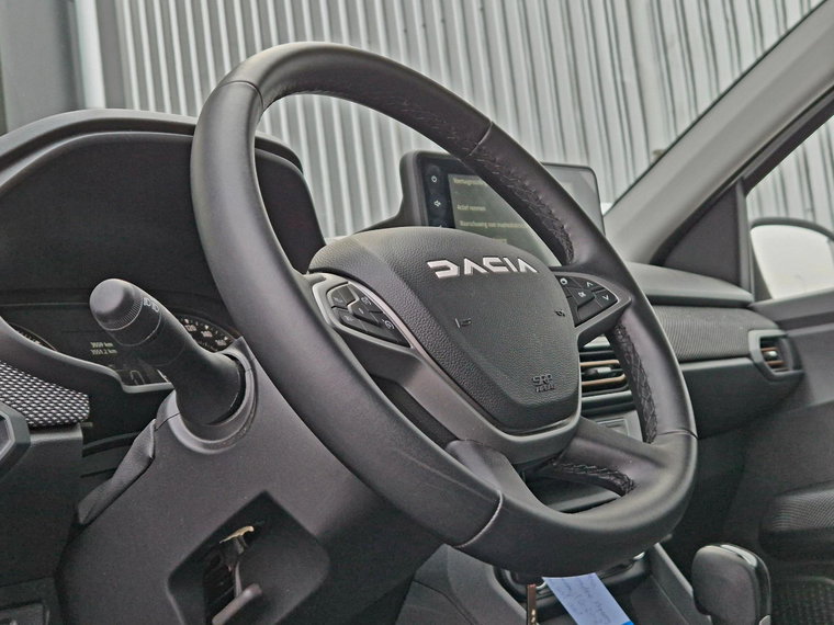 Vehicle Image 37