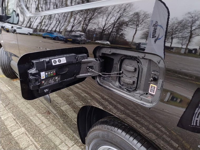 Vehicle Image 17