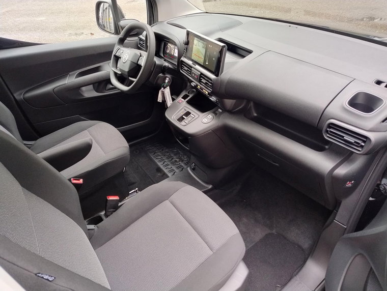 Vehicle Image 28