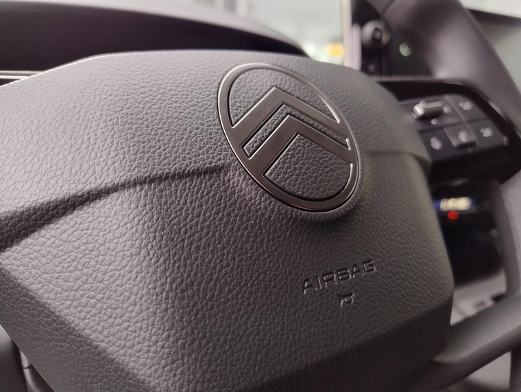 Vehicle Image 35