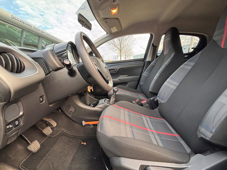 Vehicle Image 12