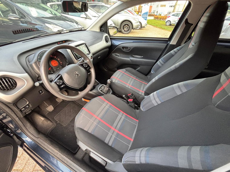 Vehicle Image 11