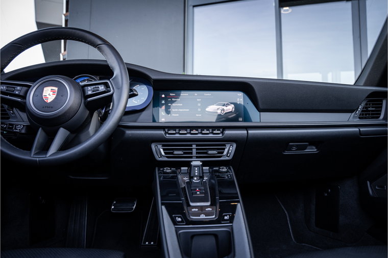 Vehicle Image 25