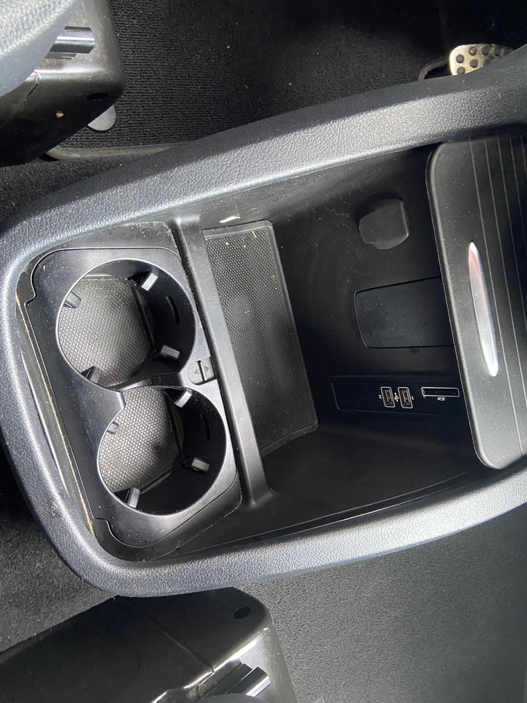 Vehicle Image 25