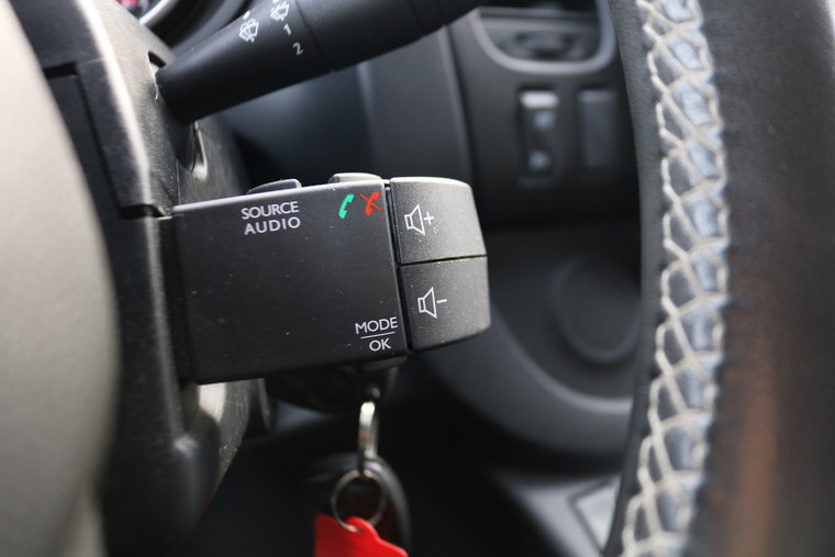 Vehicle Image 25