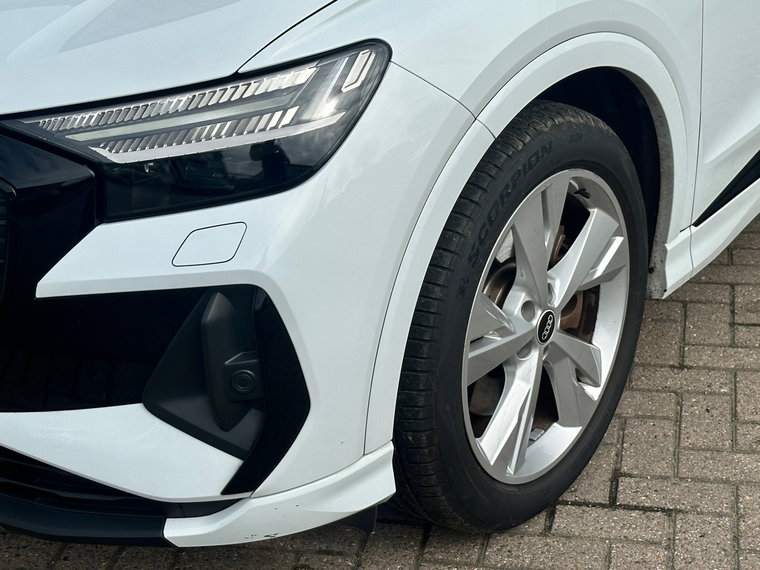Vehicle Image 38