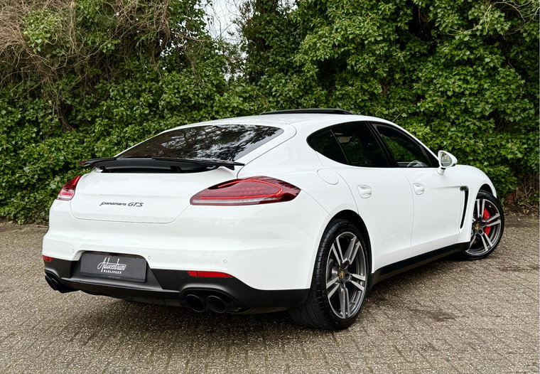 Vehicle Image 25