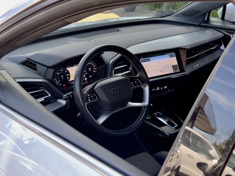 Vehicle Image 32