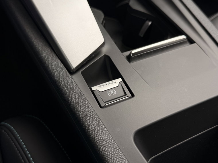 Vehicle Image 42