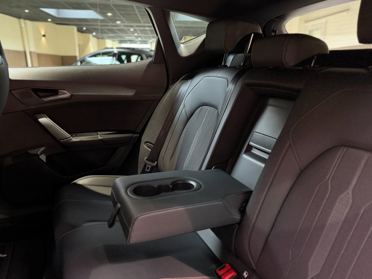 Vehicle Image 37