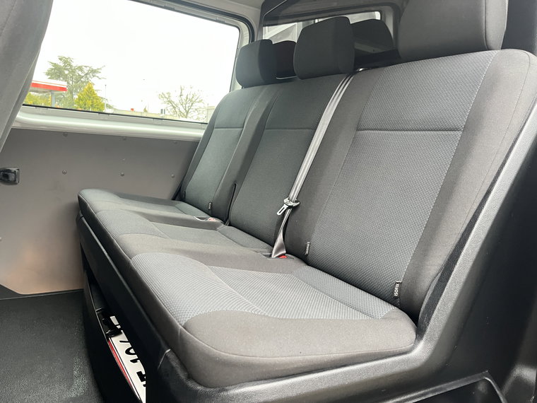 Vehicle Image 32