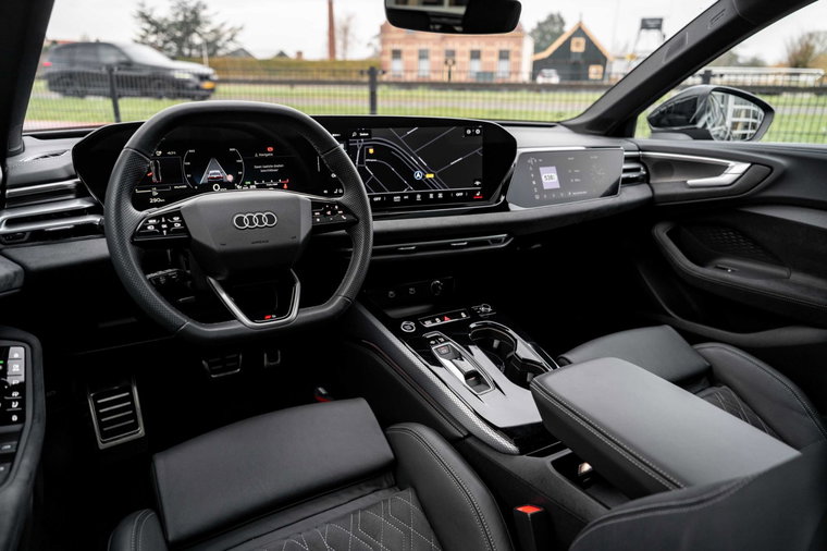 Vehicle Image 25